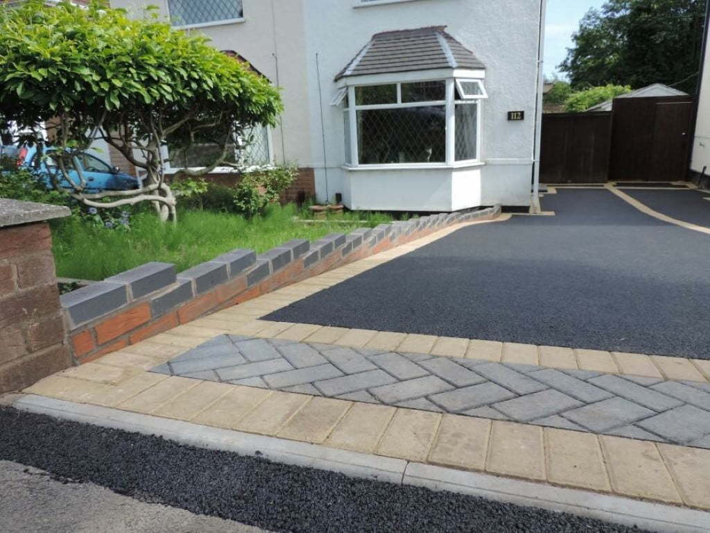 Tarmac Driveways Essex Tarmac and Asphalt Contractors