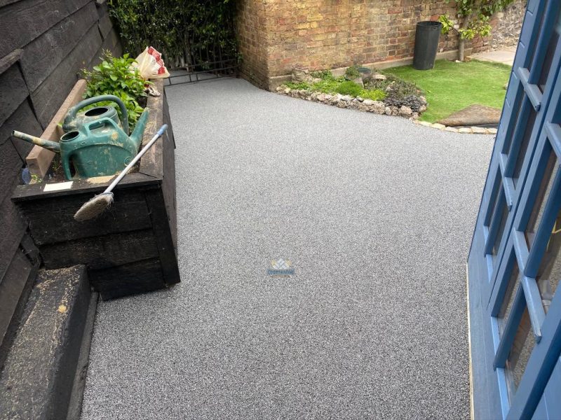 New driveway finished with resin in Chafford Hundred